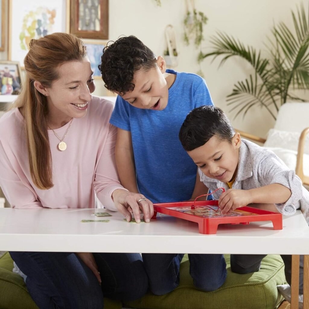 familia jugando el juego de mesa operando