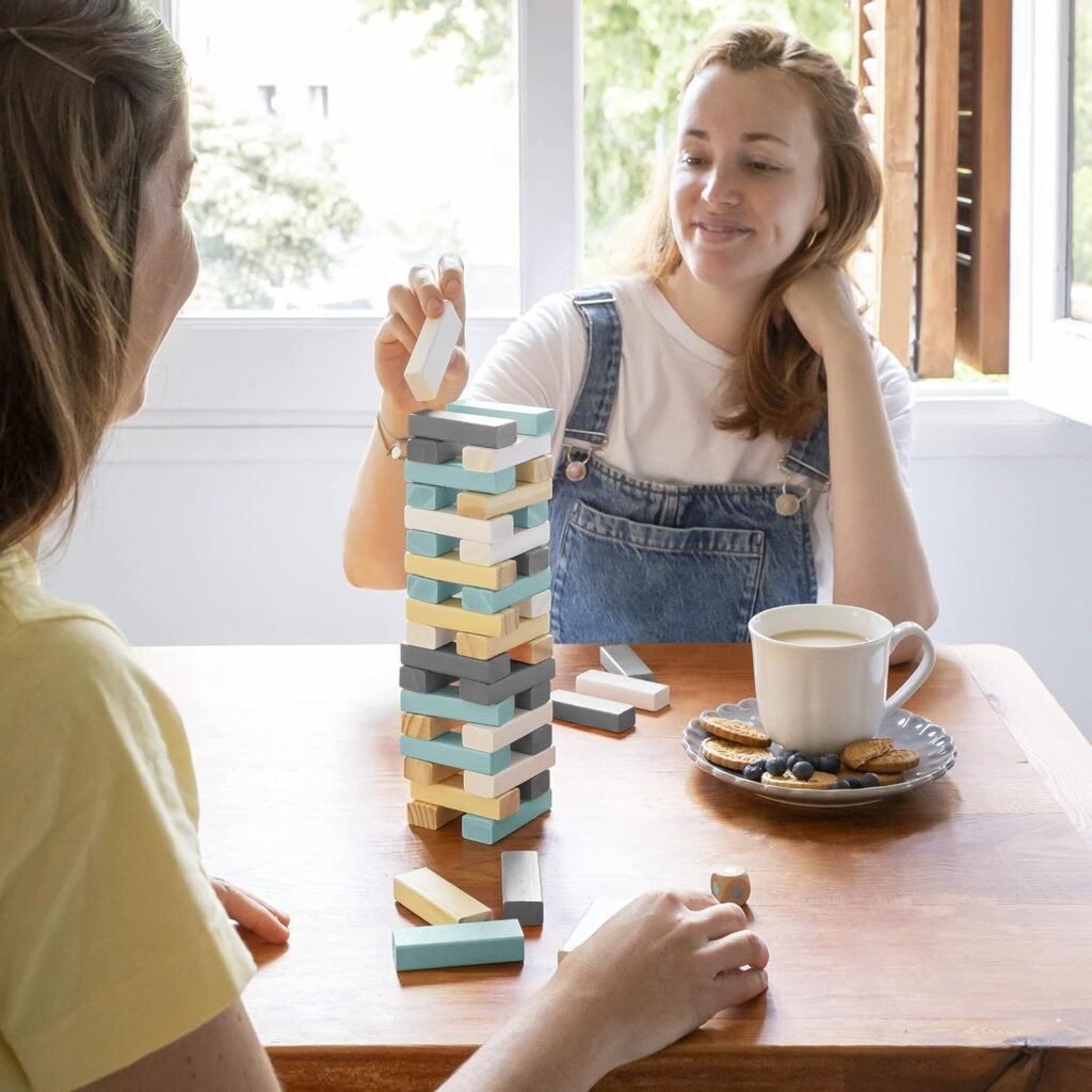 mujeres jugando al jenga