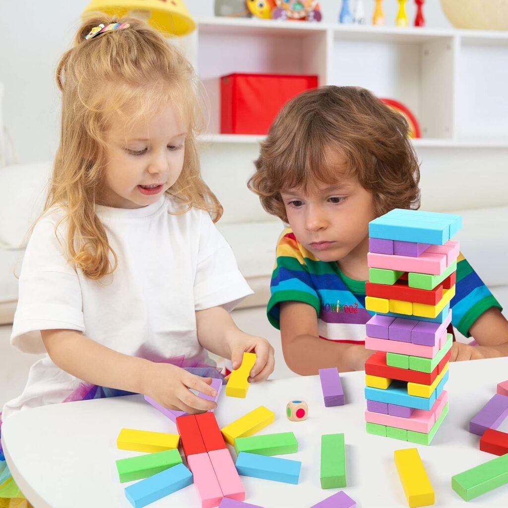 niños jugando al jenga