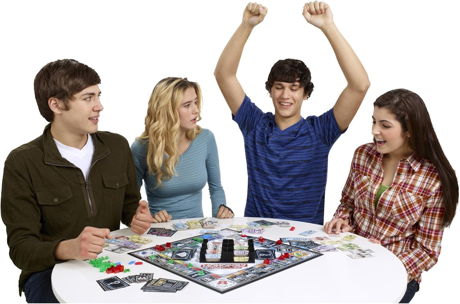 personas jugando el juego de mesa monopoly Millonario